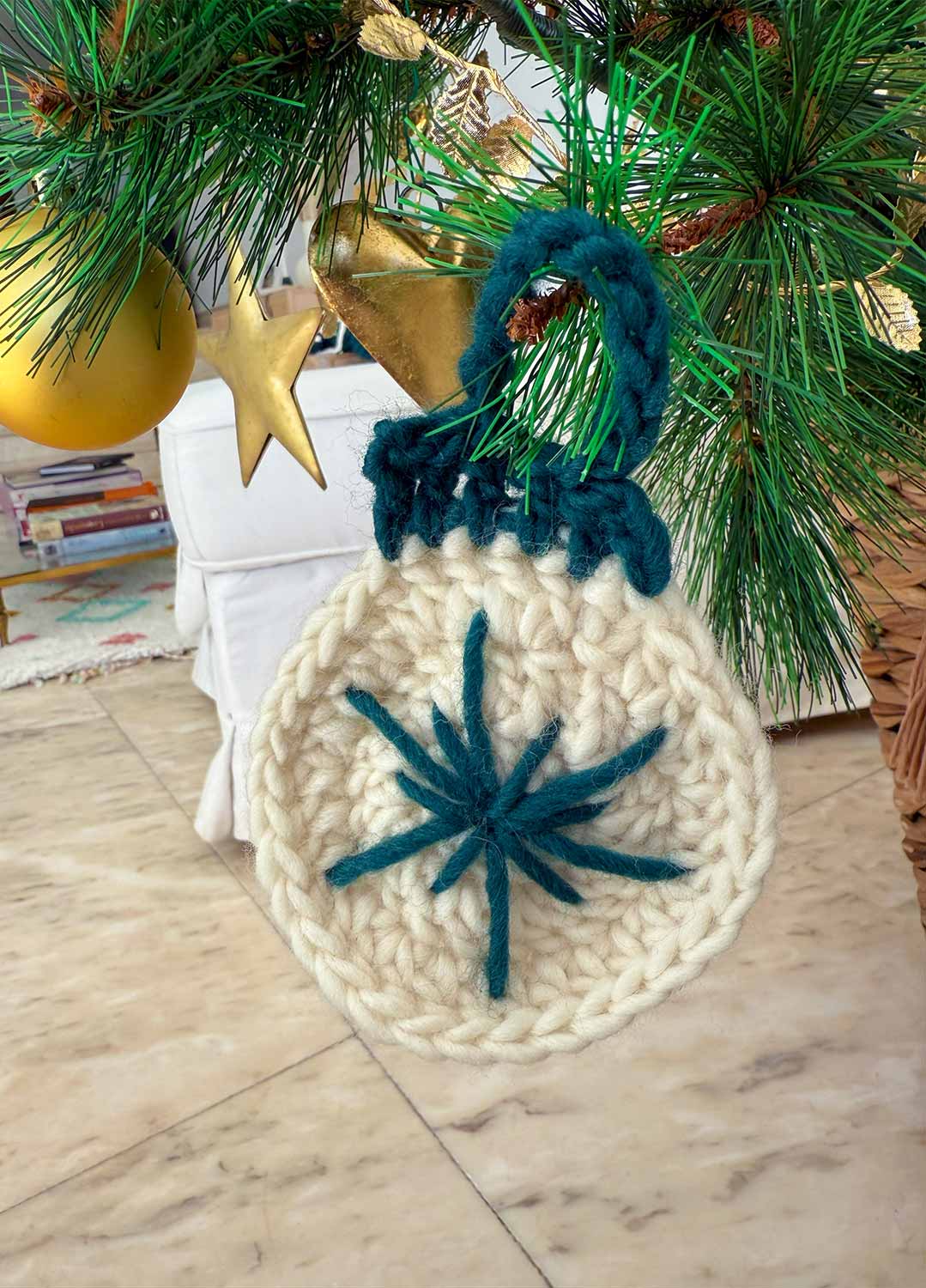 Stitch Sampler "24 days of stitches" Crochet Kit: Learn The Basics